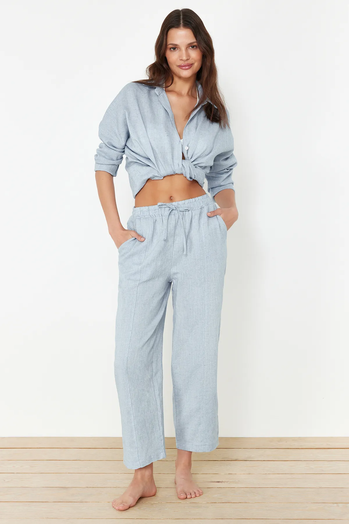 Trendyol Collection  Graues gewebtes Hemd-Hosen-Set TBESS24AU00068