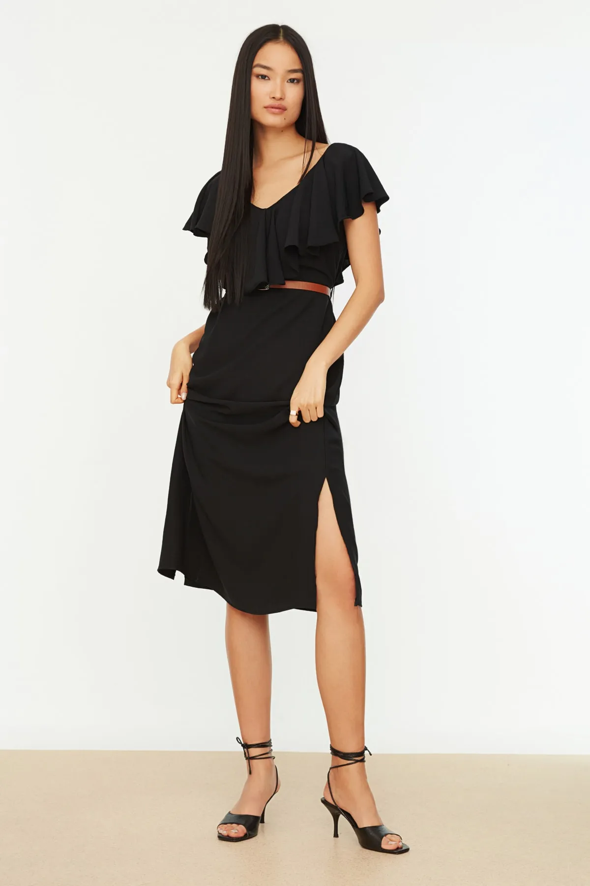 Trendyol Collection  Schwarzes gewebtes Kleid mit Gürtel TWOSS21EL0921