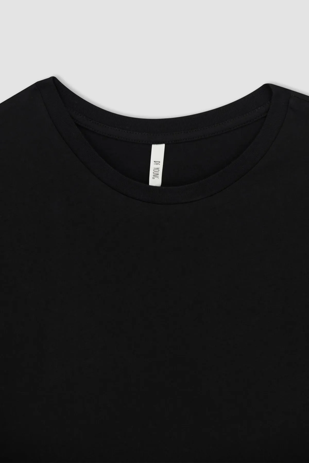 DeFacto  Kurzarm-T-Shirt aus 100 % Baumwolle mit normaler Passform und Rundhalsausschnitt