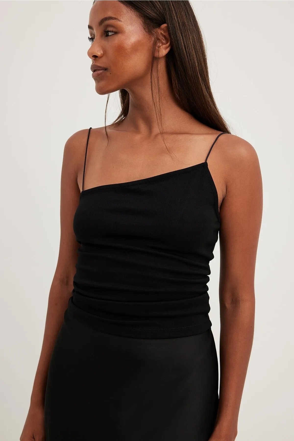 NA-KD  Asymmetrisches Jersey-Top