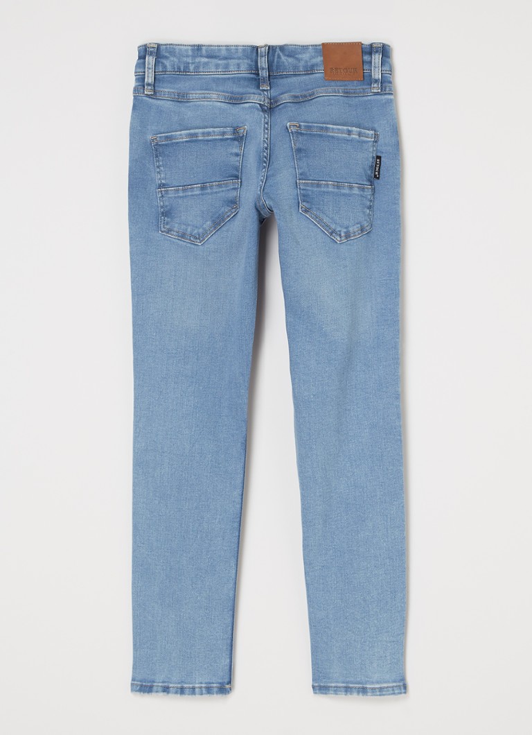 Powrót do obcisłych jeansów ze stretchem James Jeans