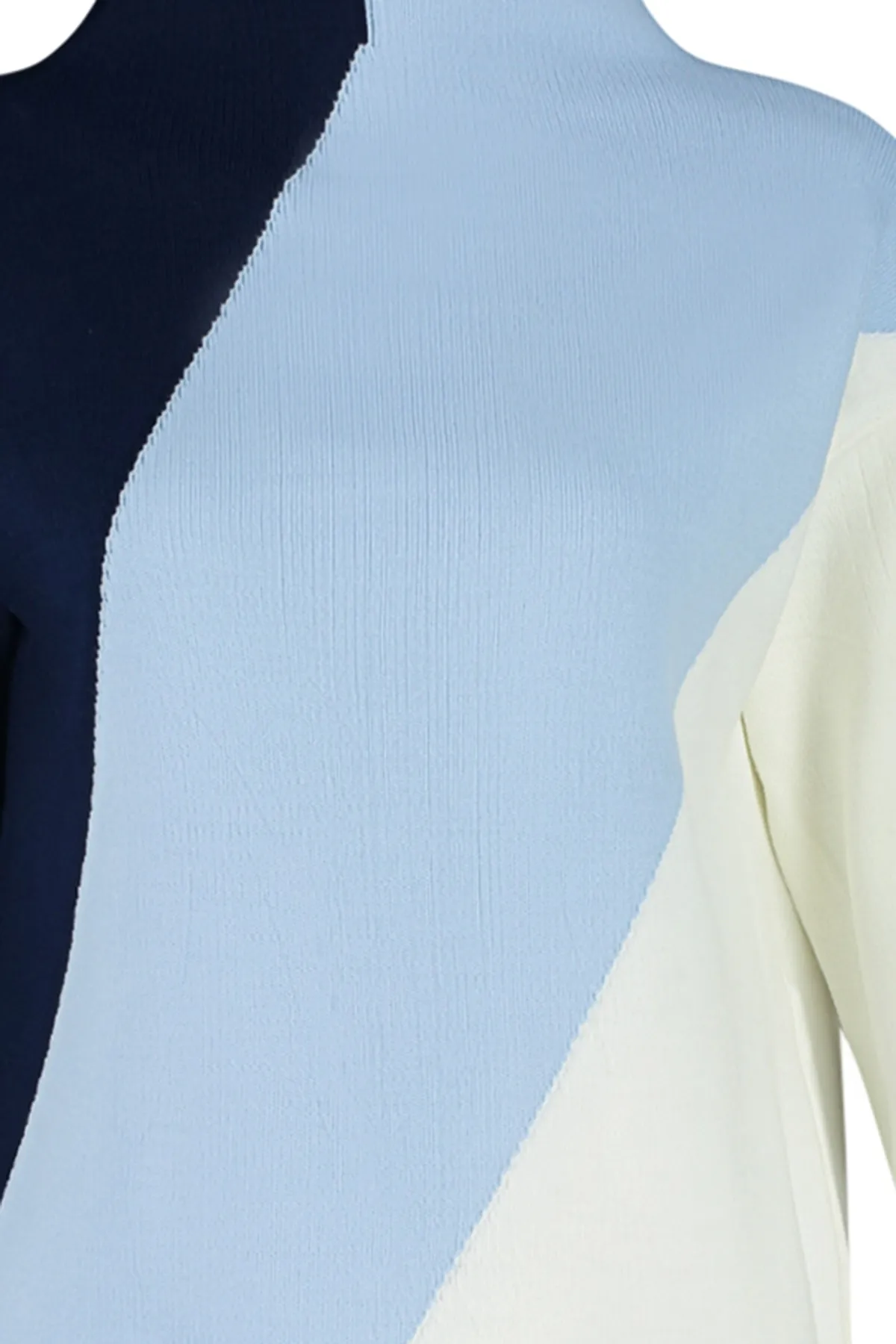 Trendyol Modest  Marineblauer Farbblock-Strickpullover mit hohem Kragen TCTAW24AK00006