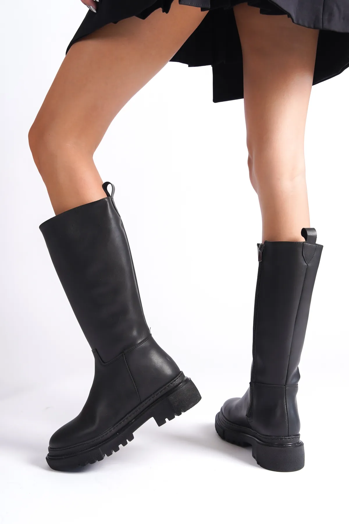 Capone Outfitters  Damenstiefel mit flacher Sohle