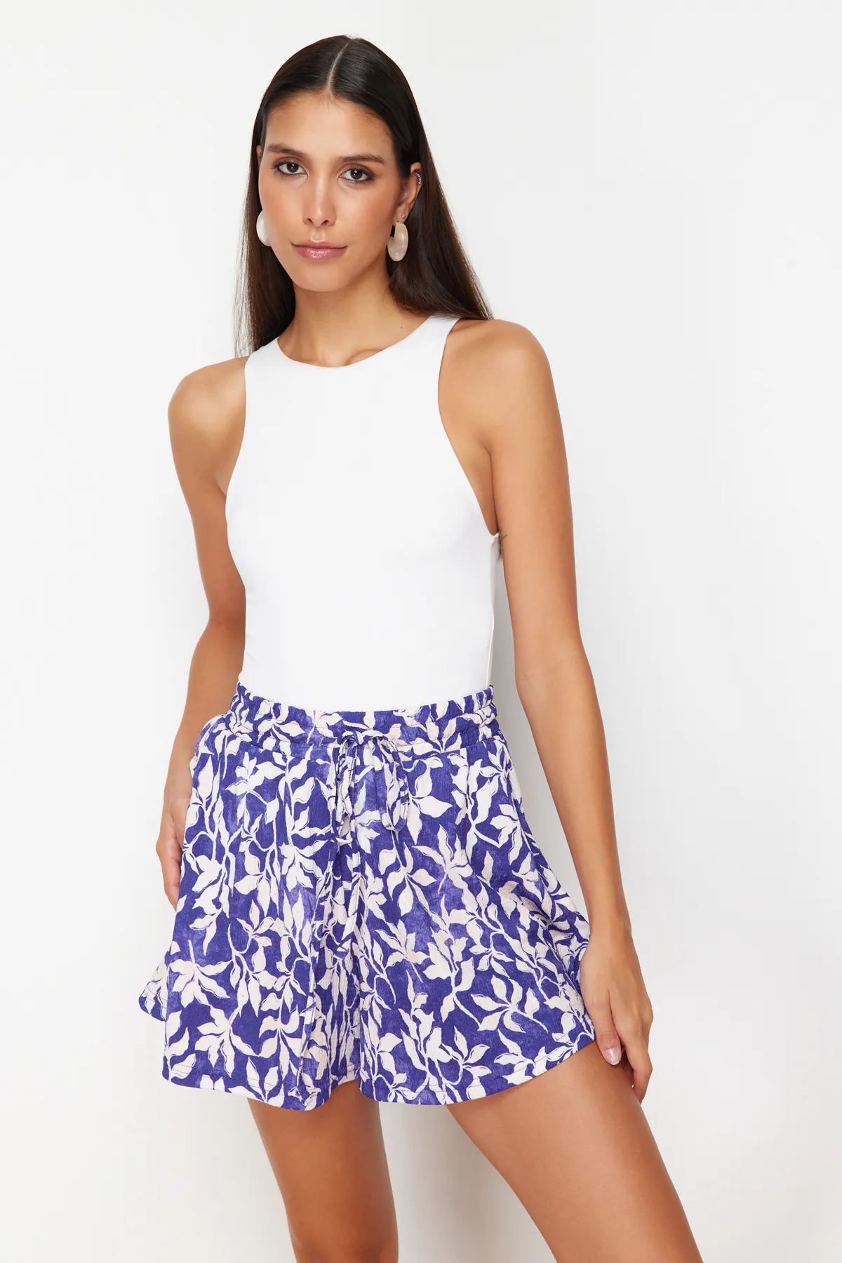 Trendyol Collection  Lila gemusterte Relaxed Fit Shorts mit normaler Taille und Wickel-/Strukturstrickmuster TWOSS22SR0212