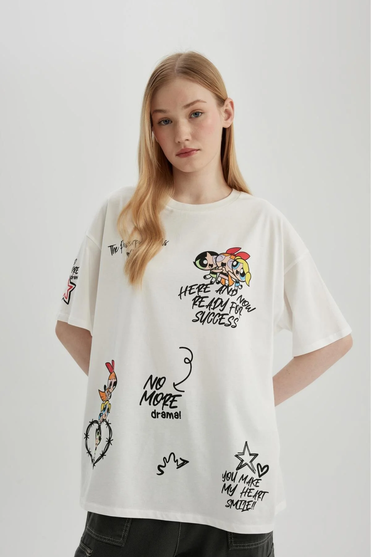 DeFacto  Cooles Powerpuff Girls Oversize-Passform Rundhalsausschnitt Bedrucktes Kurzarm-T-Shirt C3793ax24sm