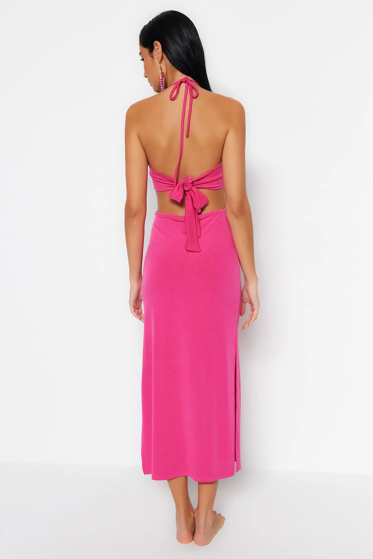 Trendyol Collection  Fuchsia Tailliertes Maxi-Strick-Strandkleid mit Ausschnitten/Fenstern TBESS23EL00122