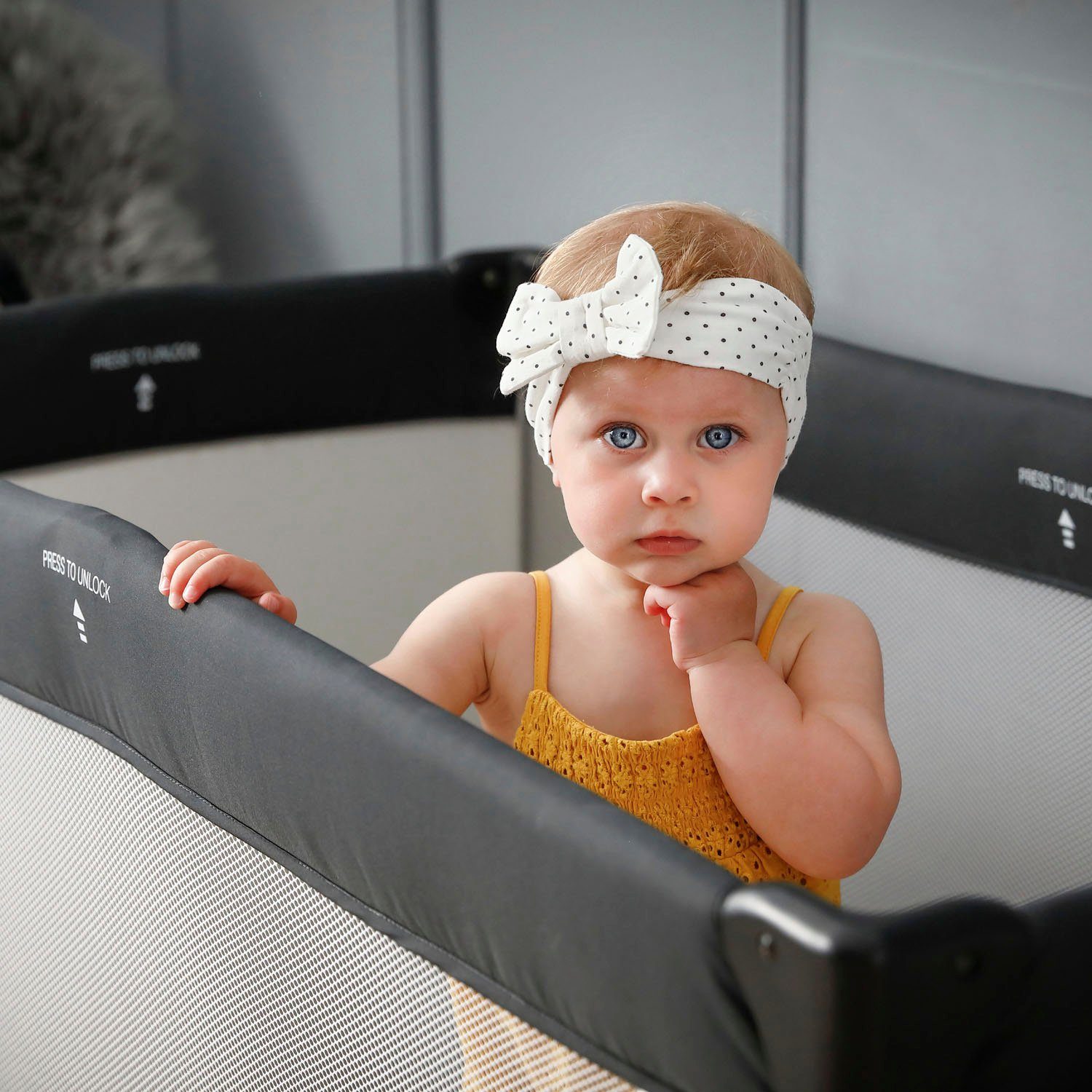 Hauck Baby-Reisebett Dream N Play - Mickey Stars, inkl. Transporttasche