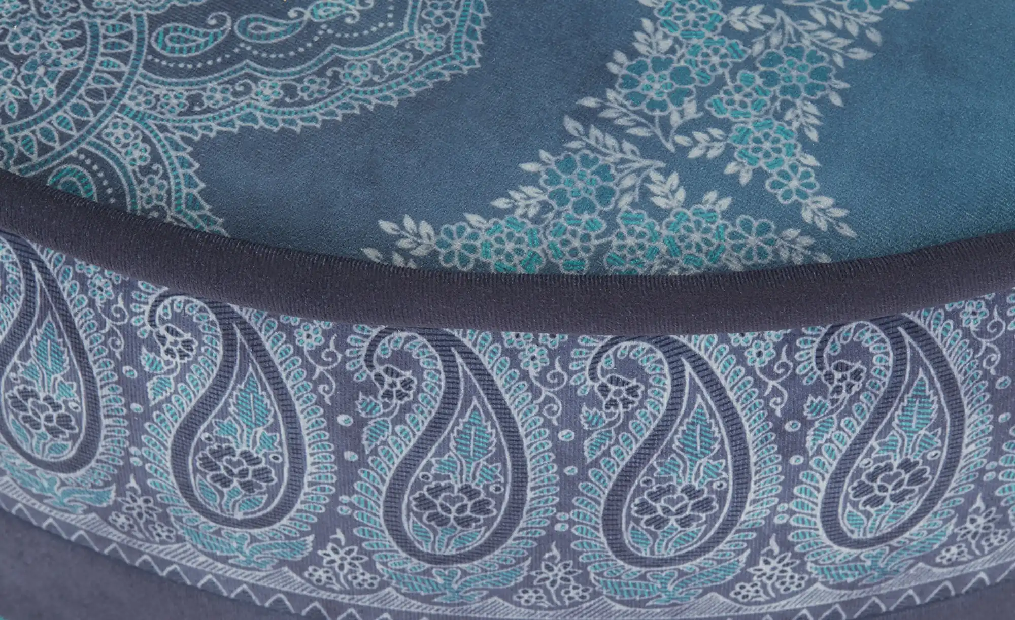 bassetti by SCHRÖNO Pouf aus Velours Tino