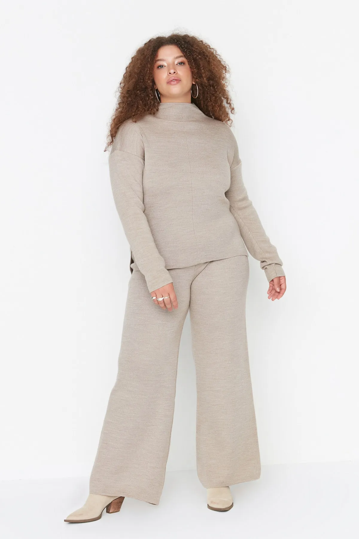 Trendyol Curve  Nerzfarbenes Strickober- und Unterteil-Set mit Stehkragen TBBAW23CP00002