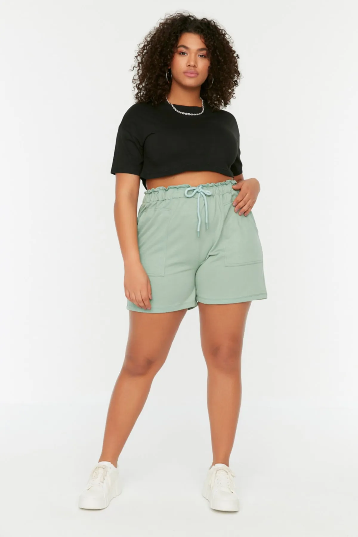 Trendyol Curve  Grüne Strickshorts mit elastischem Bund TBBSS22SR0541