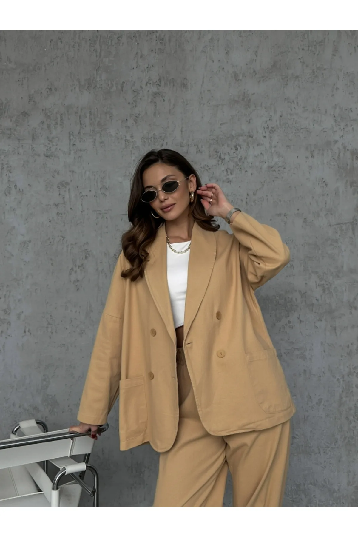 Elif Özbey Butik  Übergroße Jacke und Hose aus Gabardine in Kamel