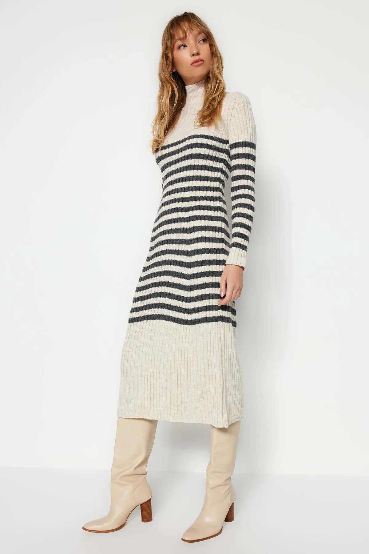 Trendyol Collection  Stone Maxi-Strickkleid mit Streifen TWOAW24EL00091