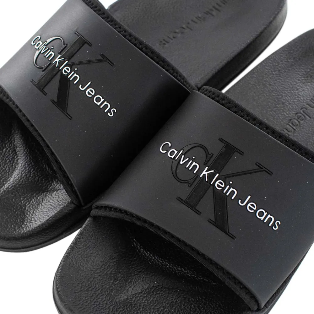 Calvin Klein Monogram Slide YM00361-BDS / schwarz