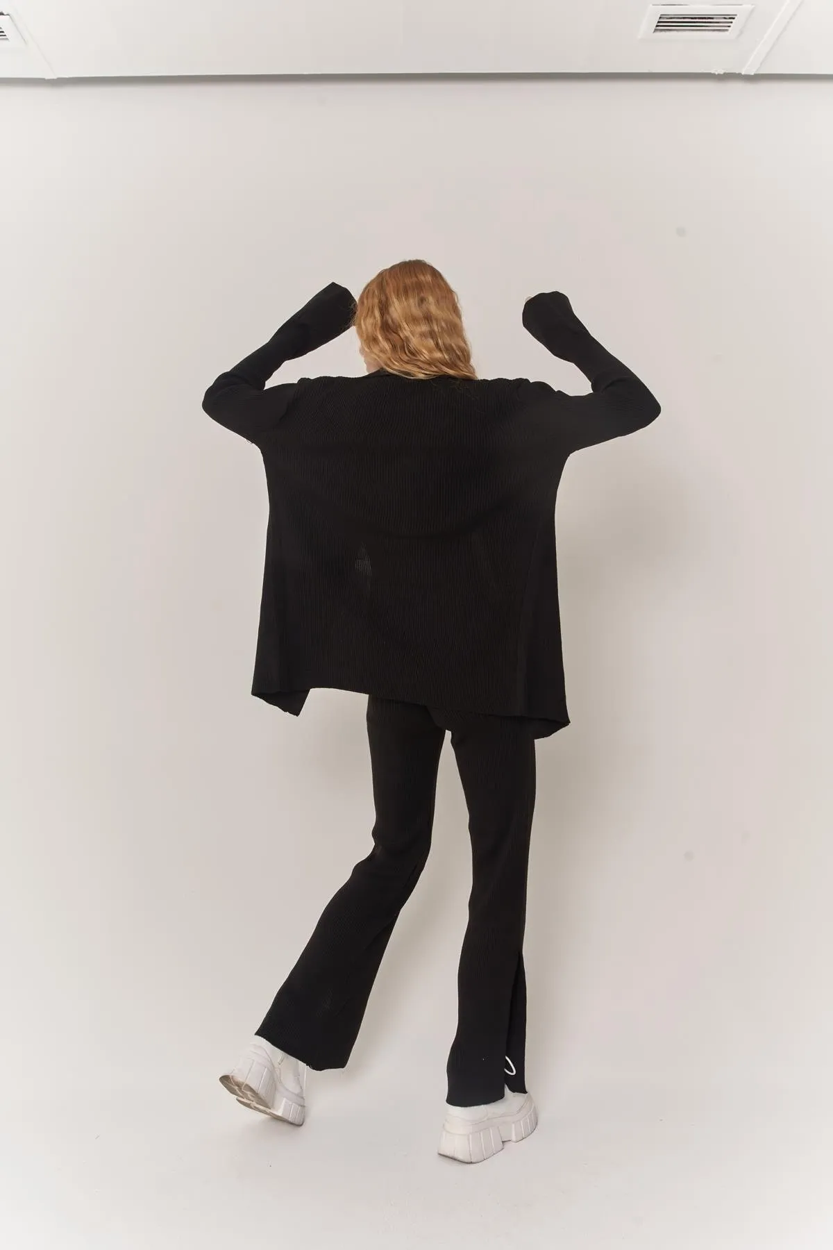 HOLLY LOLLY  Schwarzer Yordle-Anzug mit geknöpfter, lockerer Strickjacke und Hose aus übergroßem Strick für Damen