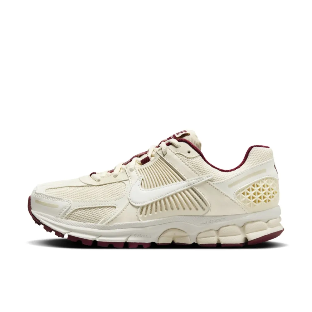 Nike Zoom Vomero 5 WMNS Red Coconut Milk HF0737-111 / weiss