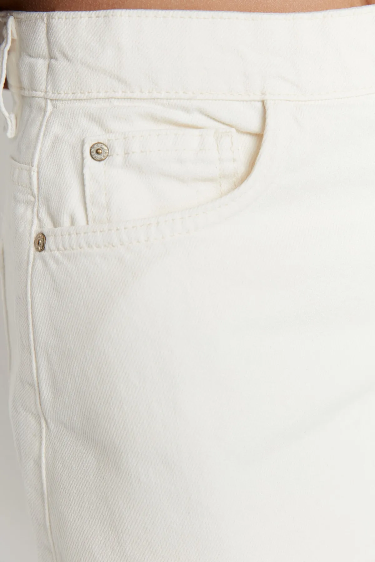 Trendyol Collection  Shorts - Ecru - Mittlerer Bund