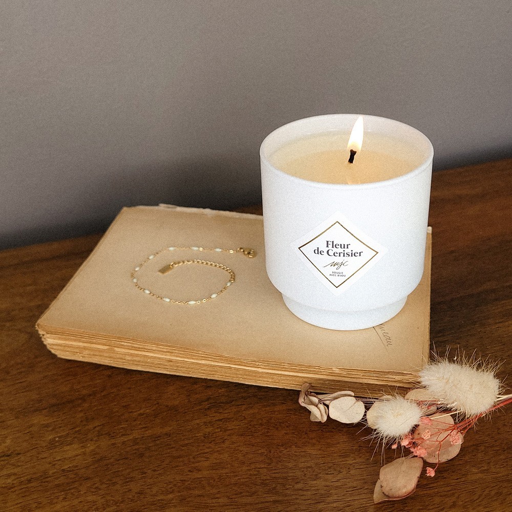MY JOLIE CANDLE Sveča presenečenja z vonjem češnjevega cveta