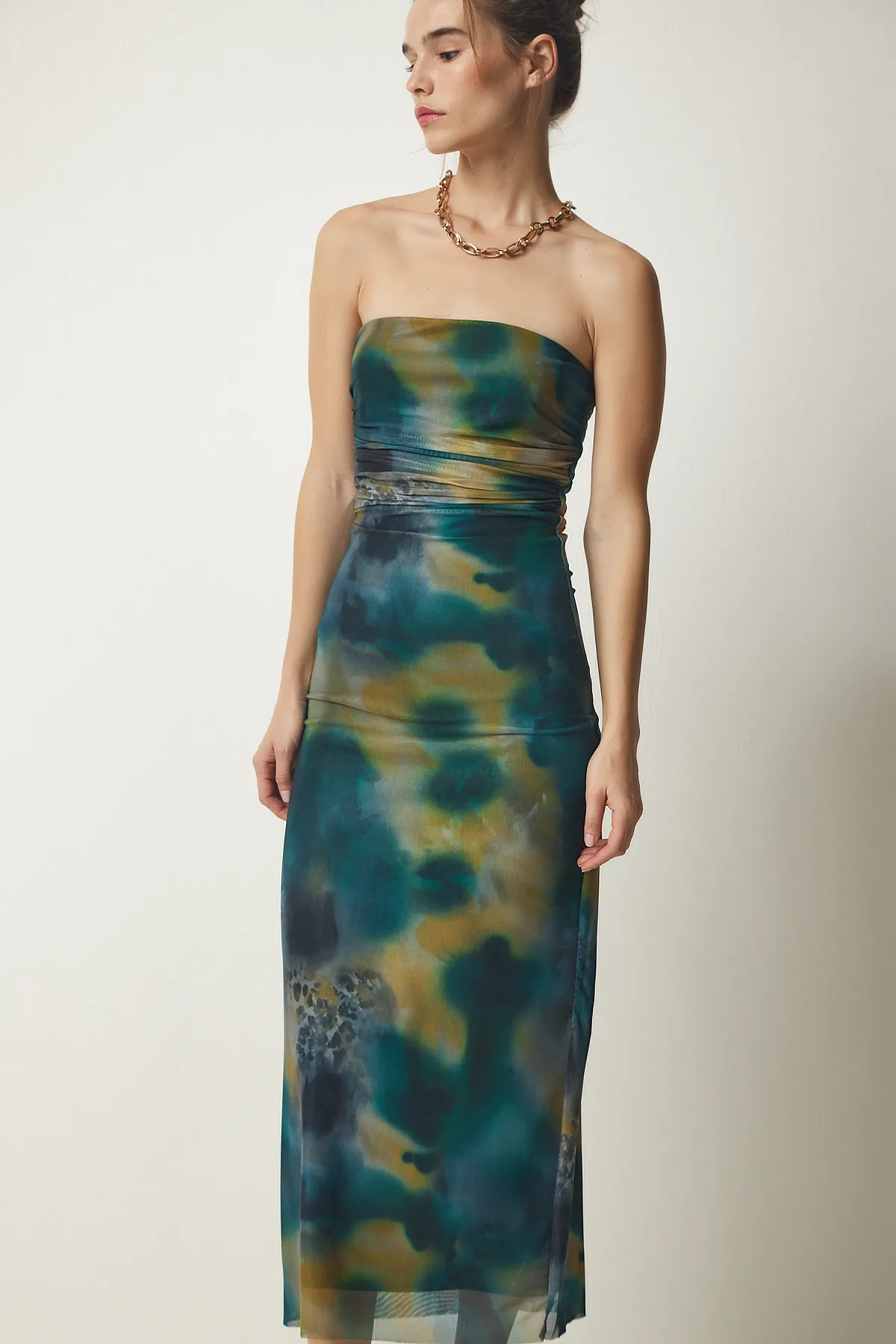 Happiness İstanbul  Smaragdgrünes, trägerloses, gerafftes Chiffonkleid für Damen EY00012