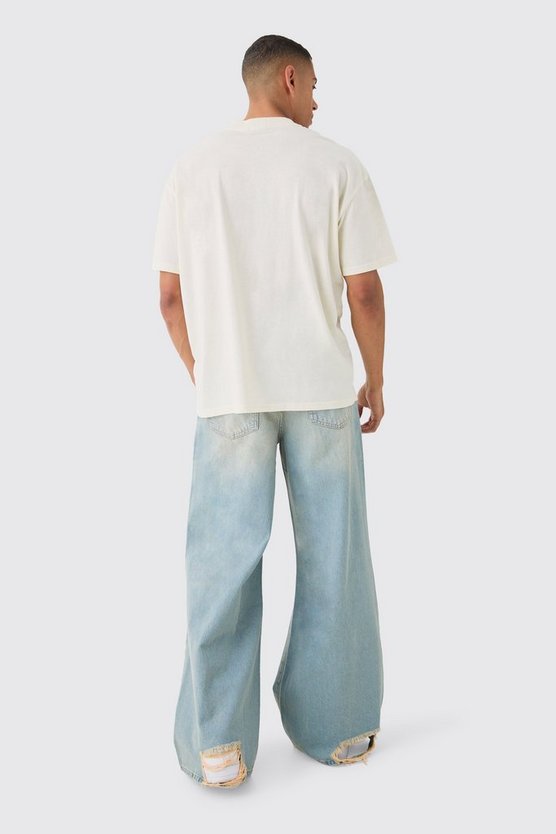 Extrem lockere Jeans in Hellblau mit Riss am Knie