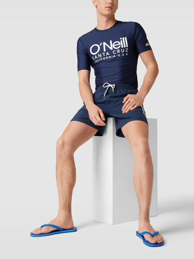 Slides mit Label-Applikation in royalblau