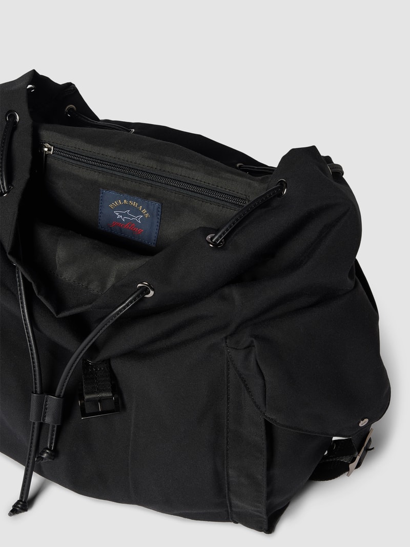 Rucksack mit Außenfächern in schwarz