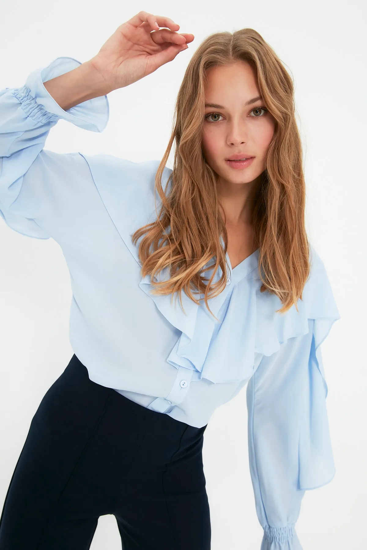 Trendyol Collection  Blaue Chiffonbluse mit gewebtem Volant TWOAW22BZ0562