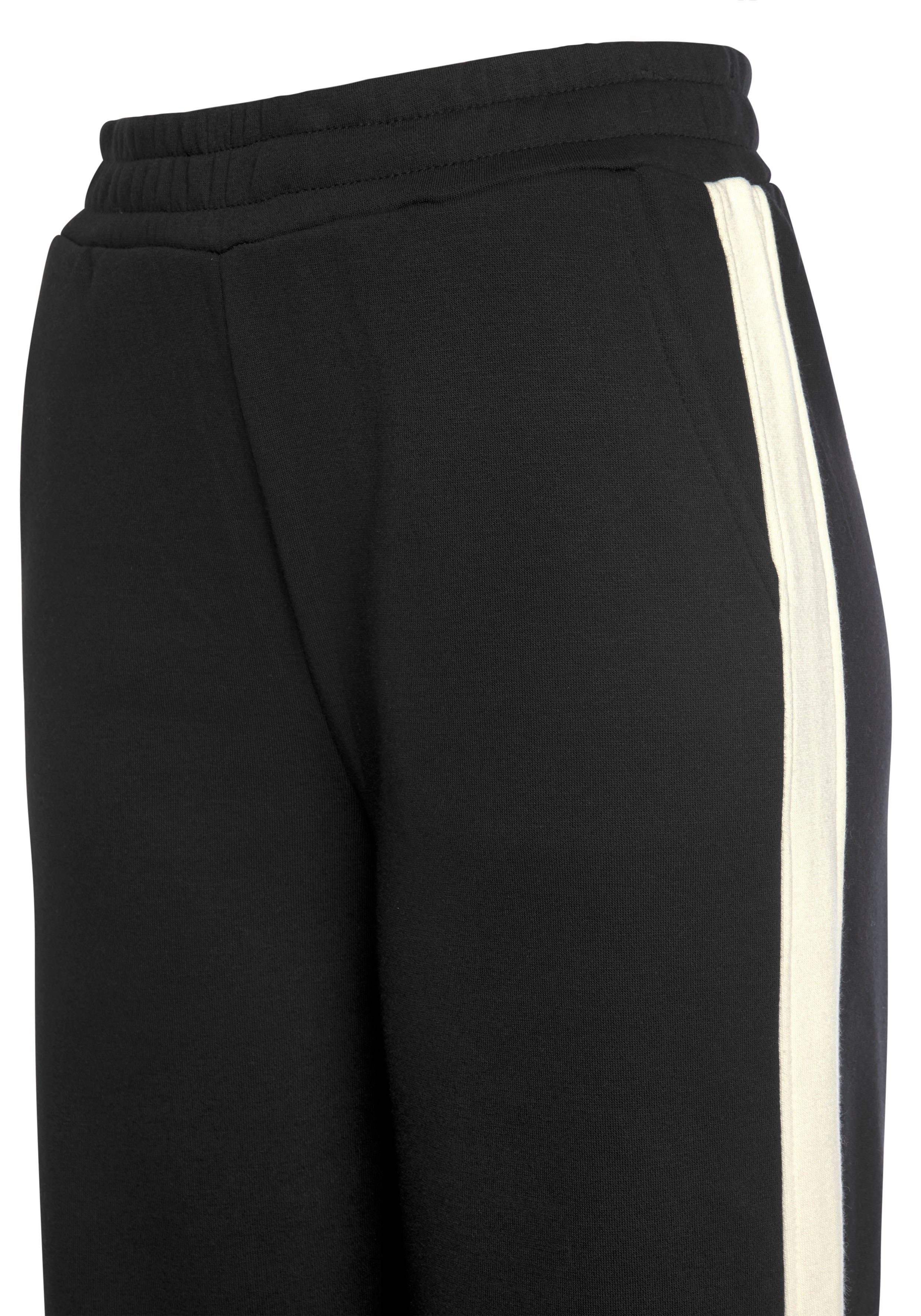 LASCANA Sweathose mit weitem Bein, Loungeanzug