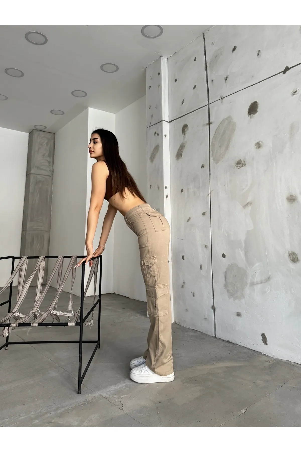 BİKELİFE  Beigefarbene Cargohose mit hoher Taille und mehreren Taschen und gerader Passform für Damen