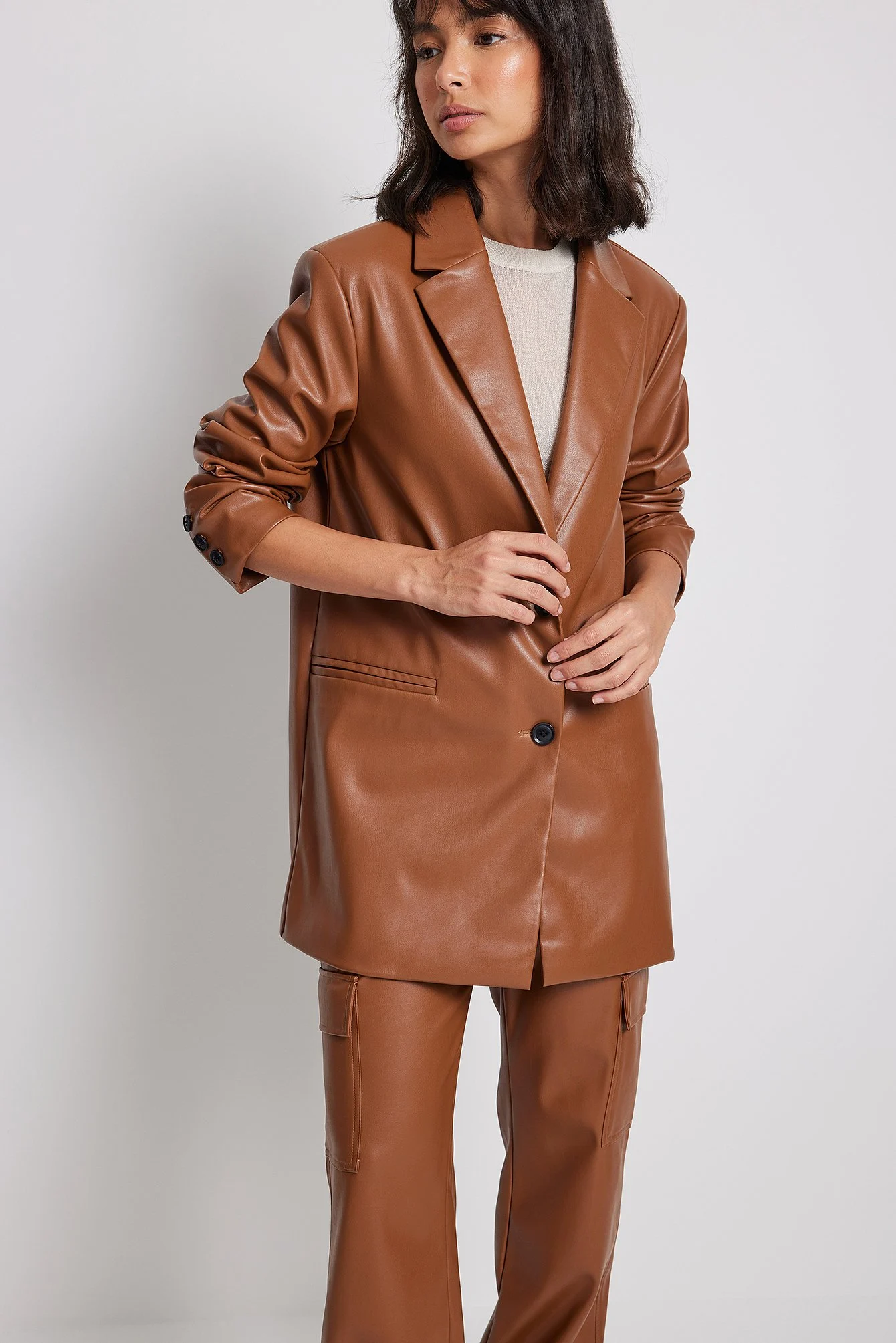 Taillierter Oversize-Blazer aus PU