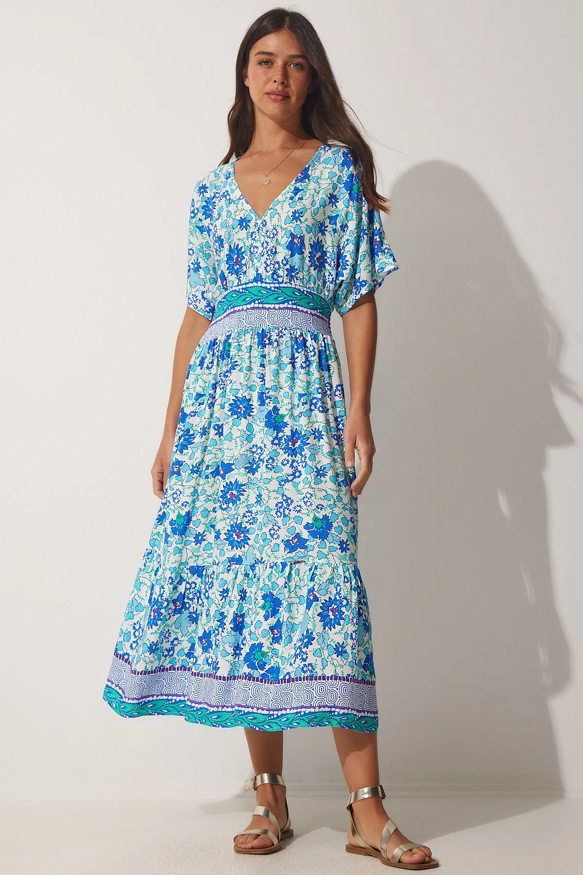 Happiness İstanbul  Blaues Damen-Sommerkleid aus Viskose mit V-Ausschnitt und Blumenmuster HF00435