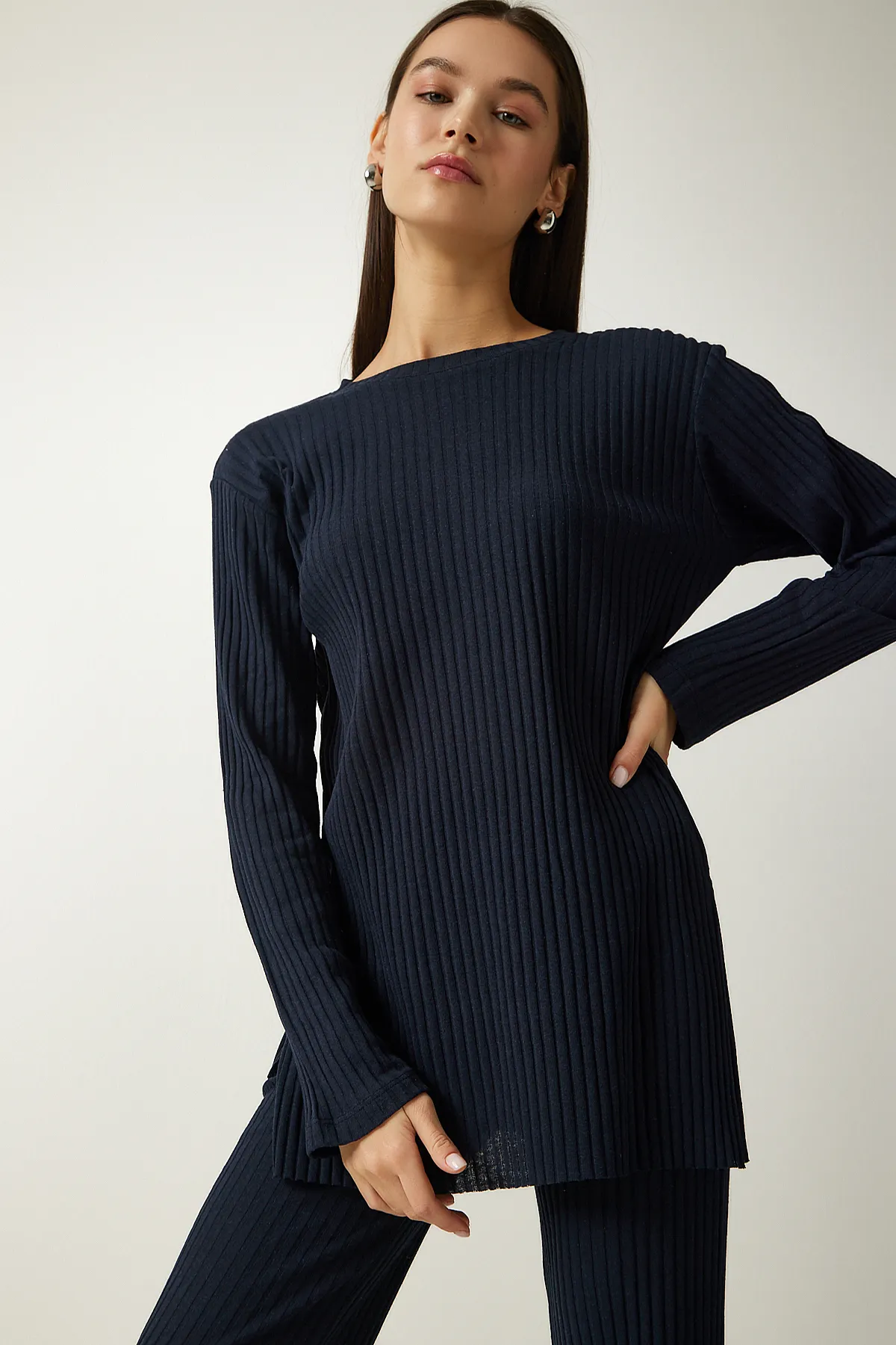 Happiness İstanbul  Damen-Set aus schnurgebundener Strickbluse und Hose in Marineblau OW00008