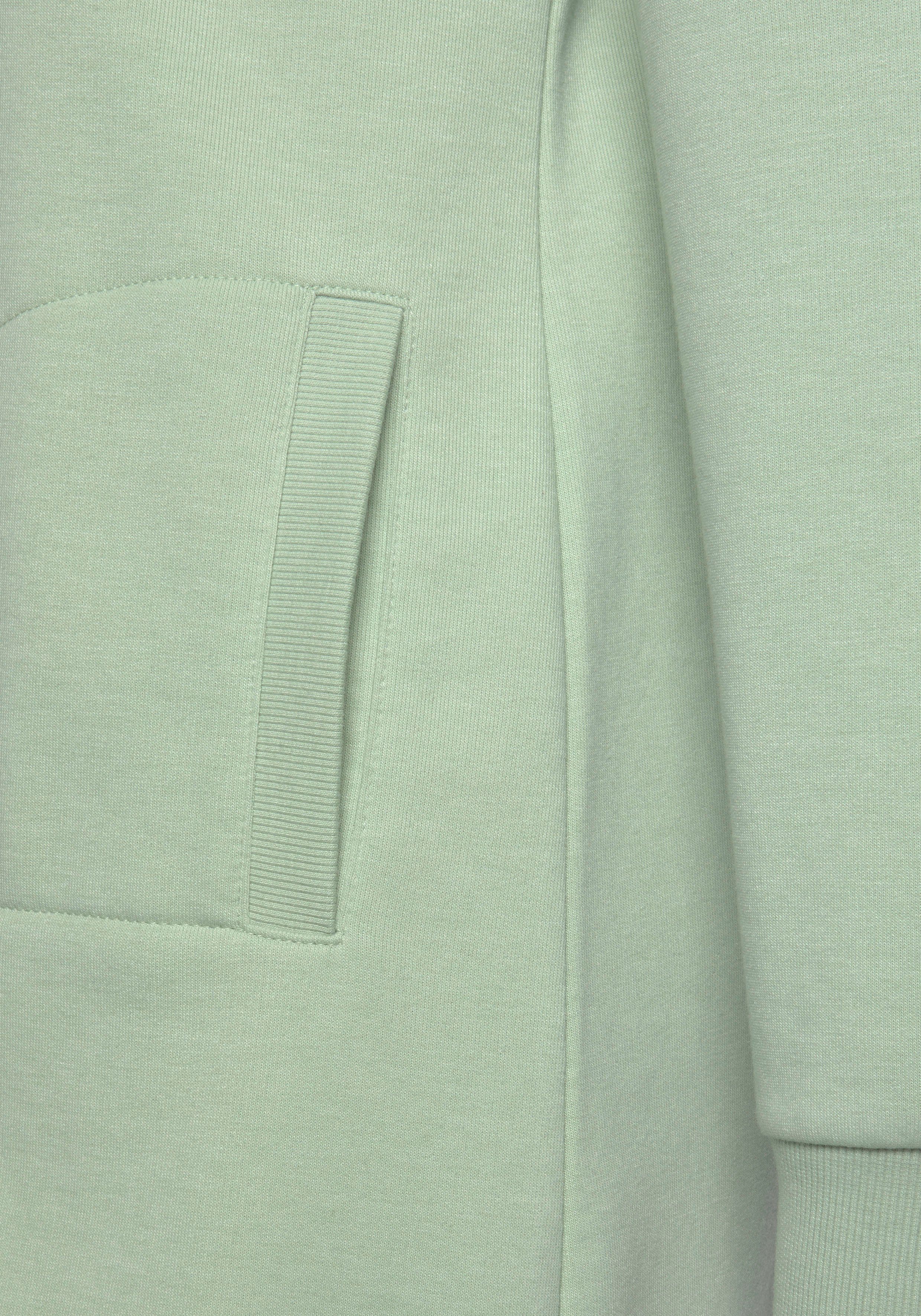 Bench. Sweatkleid mit aufwendiger Logostickerei
