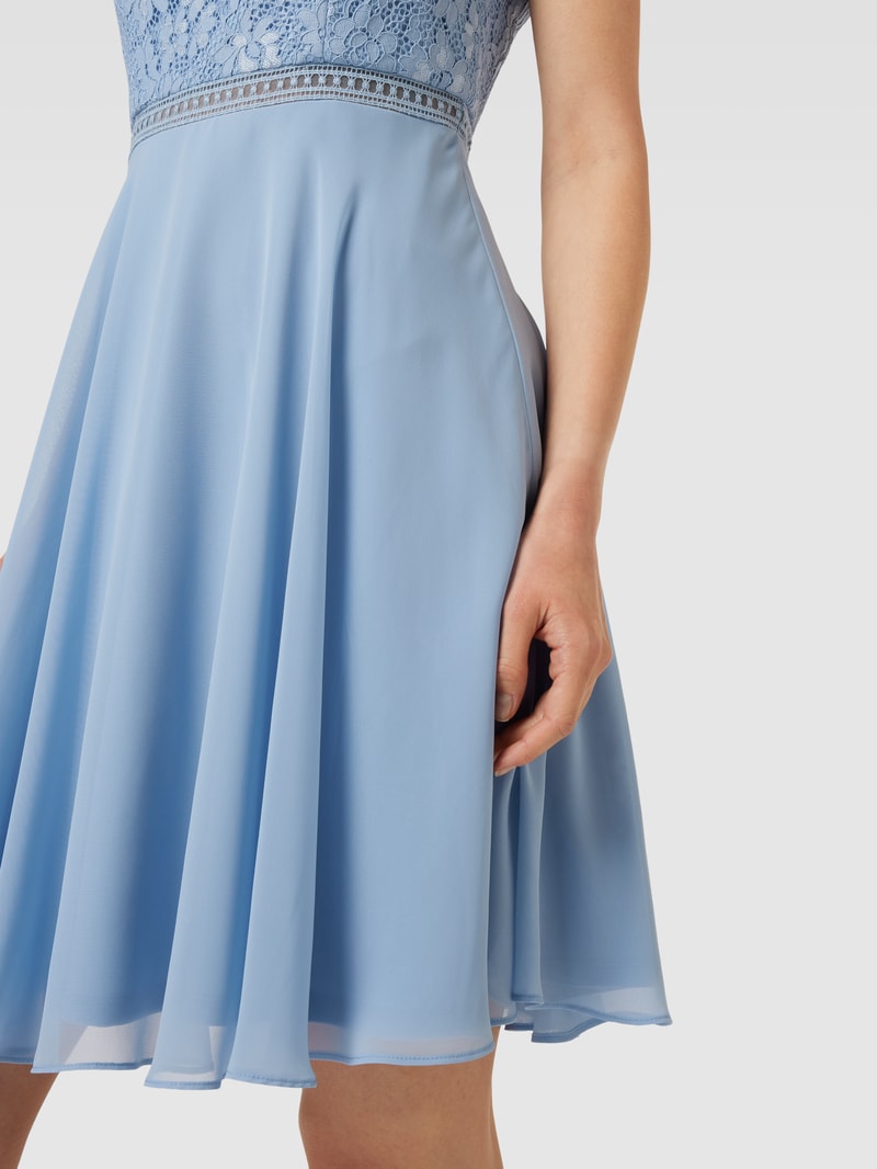 Cocktailkleid mit Spitzenbesatz in bleu