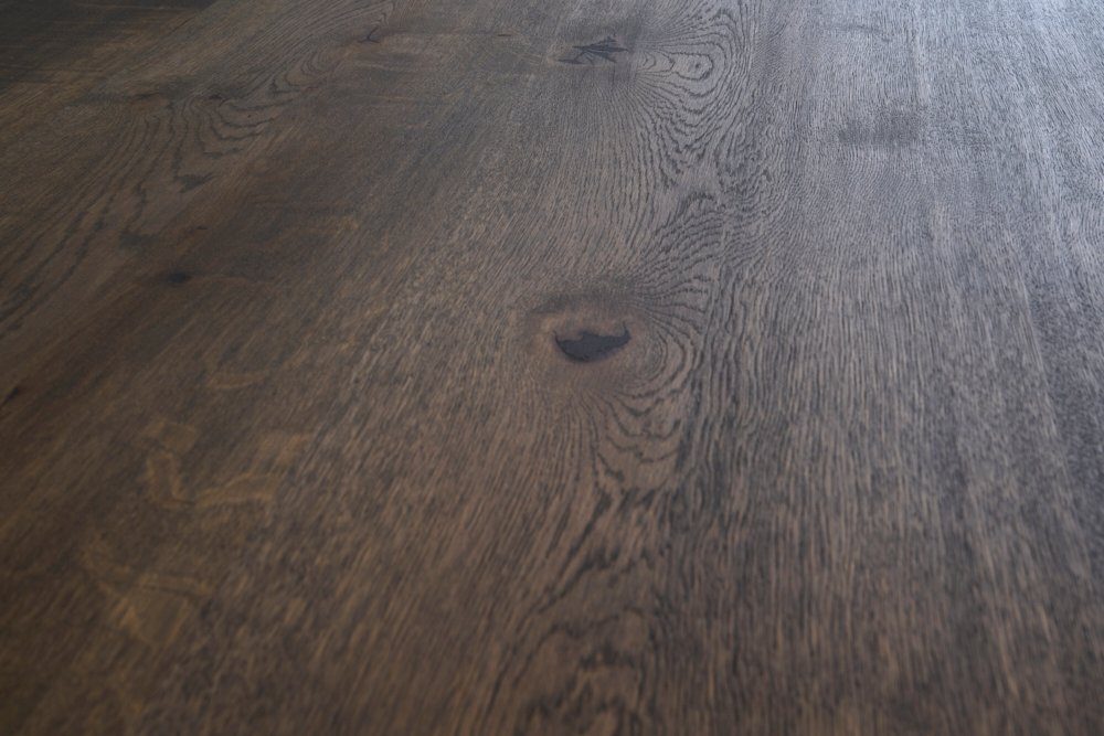 riess-ambiente Baumkantentisch WILD OAK 160cm grau (smoke finish) / schwarz (Einzelartikel, 1-St), Massivholz · Metall · X-Gestell · Wildeiche · geölt · verlängerbar