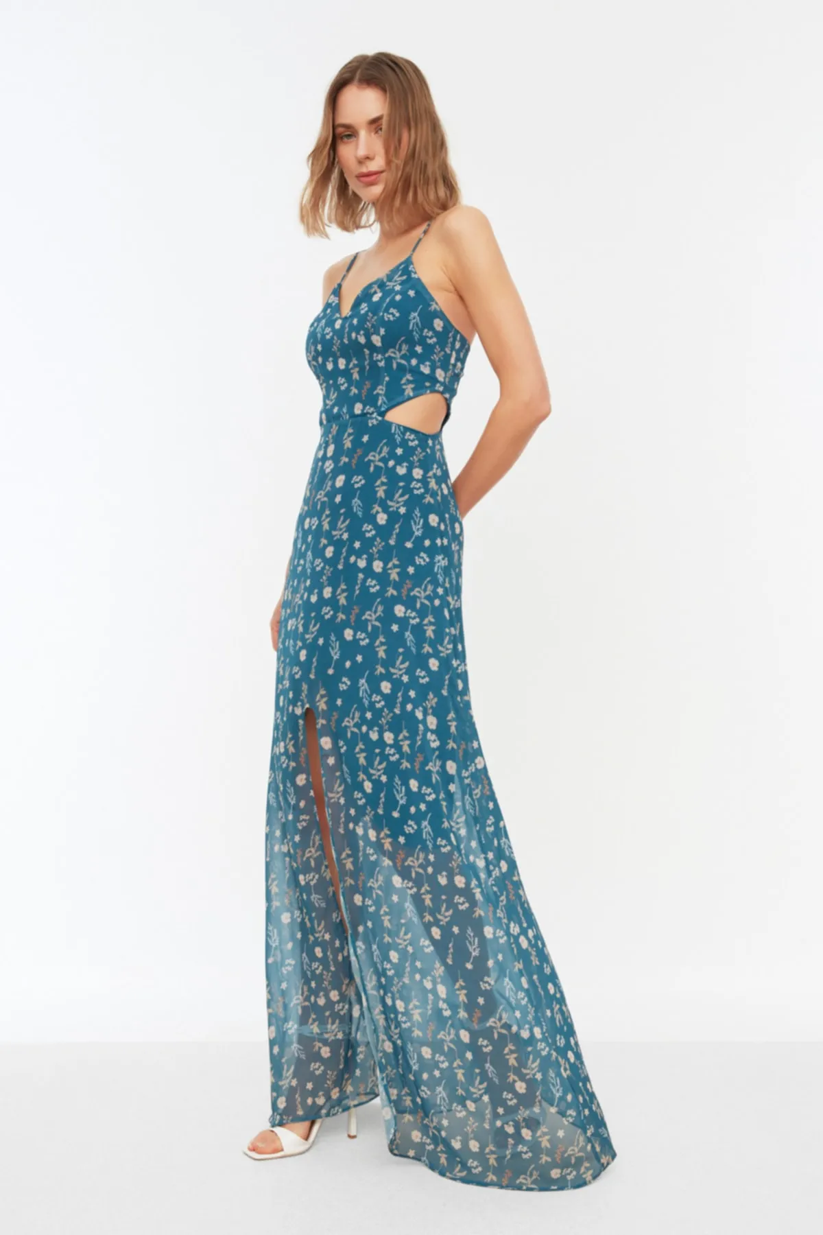 Trendyol Collection  Mehrfarbiges Maxi-Webkleid in A-Linie mit gefüttertem Fenster/Ausschnitt und detailliertem Blumendruck TWOSS20EL1270