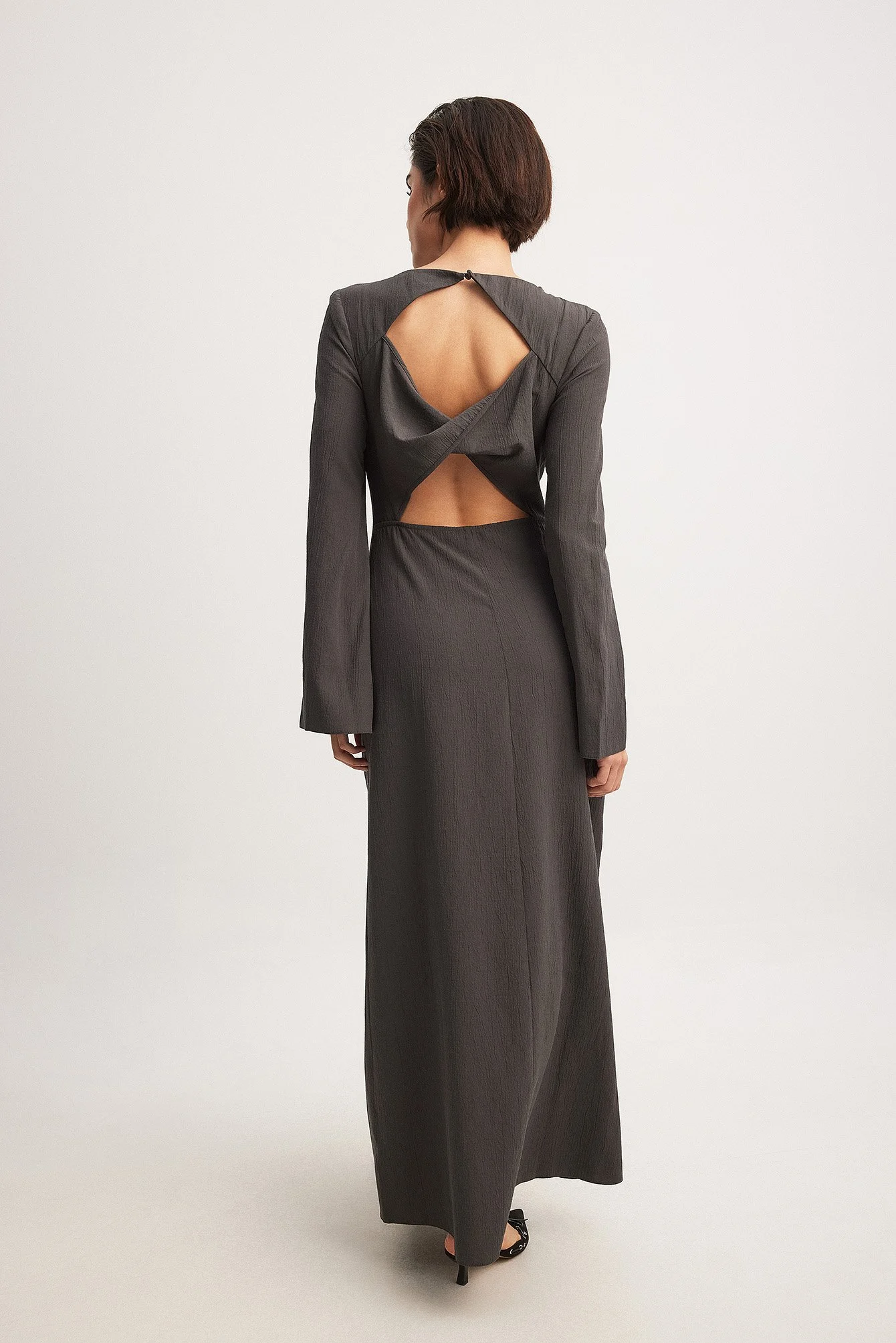 Strukturiertes Mélange-Kleid mit offenem Rücken