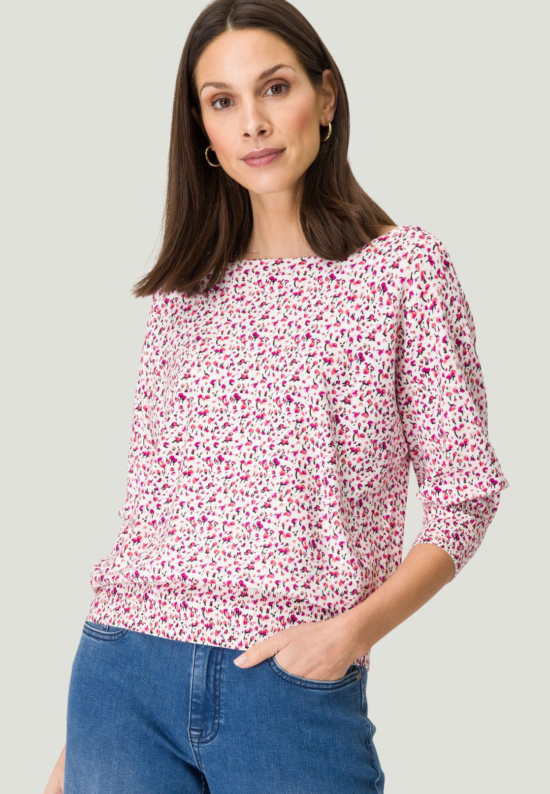 Sommerpullover mit Blumen