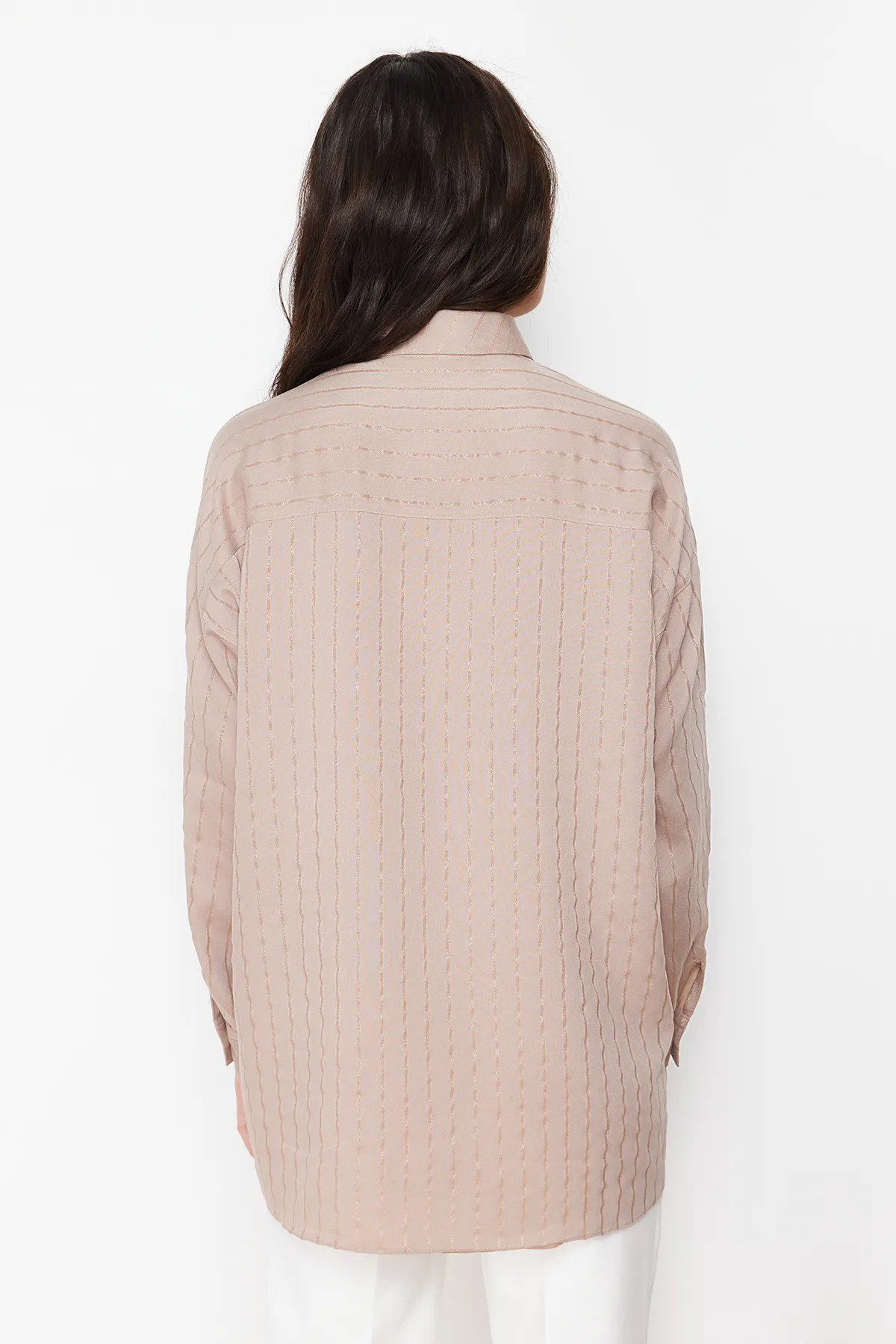 Trendyol Modest  Beige gestreiftes, gewebtes Hemd mit Glitzer TCTSS24TG00049