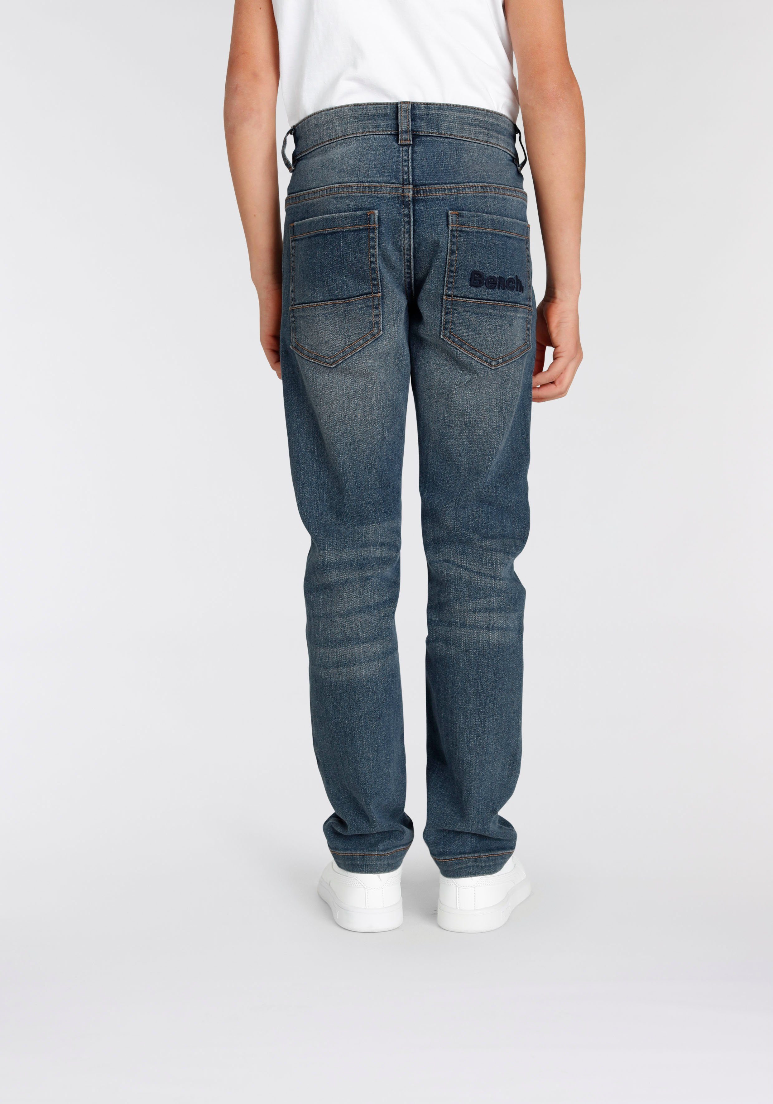 Bench. Stretch-Jeans regular fit mit schmalem Bein