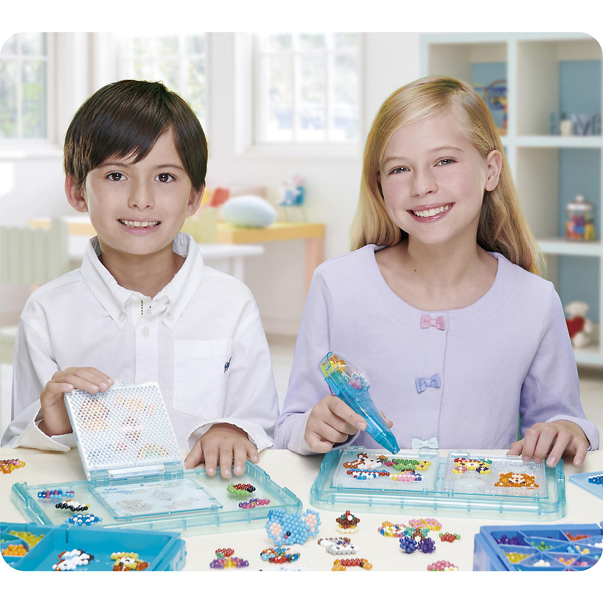 Aquabeads Maxi Nachfüllbox, 2.400 Perlen in 24 Farben
