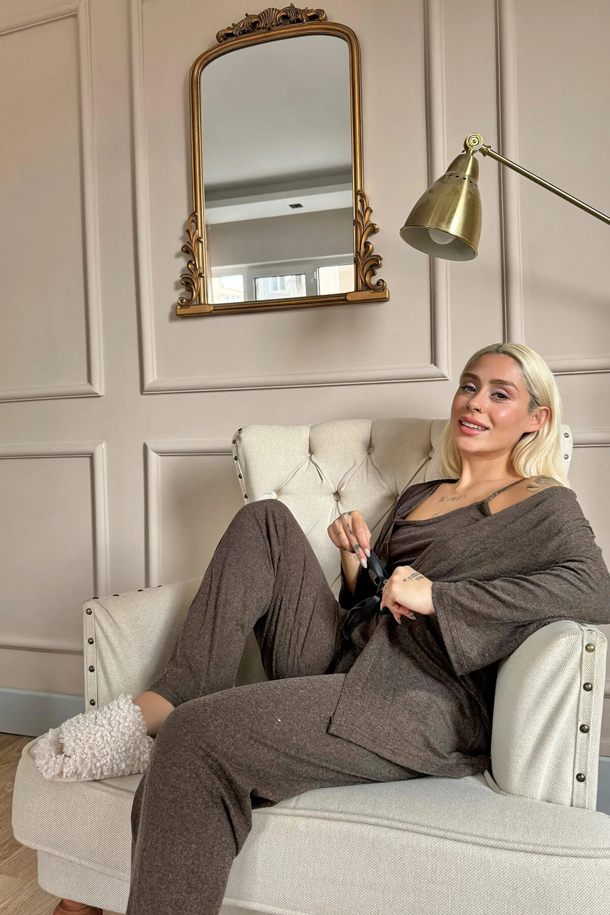 Pijamaevi  Damen-Pyjama-Set aus Bambus mit braunem Bademantel