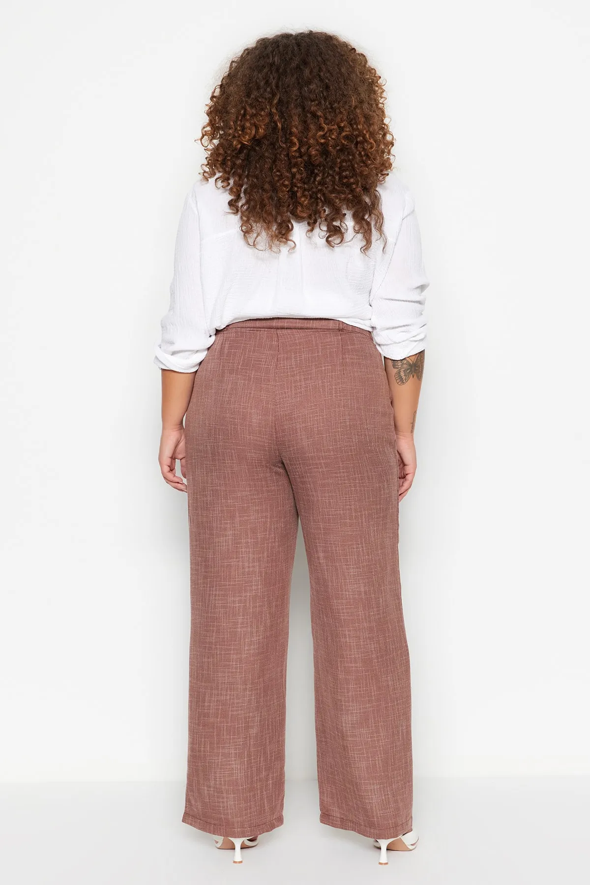 Trendyol Curve  Braune gewebte Hose in Leinenoptik TBBSS23AR00001