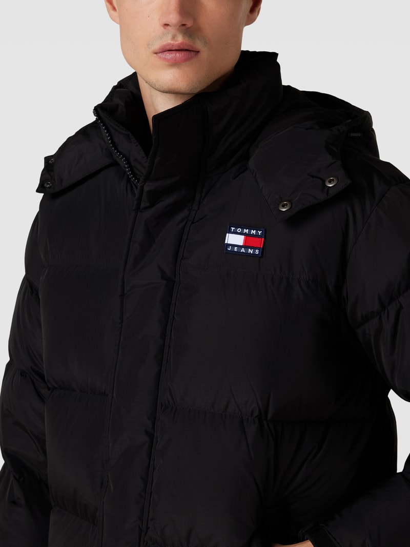 Mantel mit Label-Patch Modell 'ALASKA' in schwarz