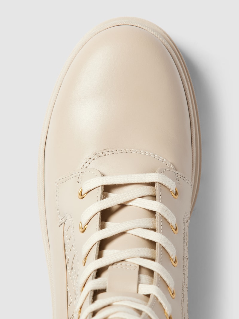Schnürboots mit Label-Details in offwhite