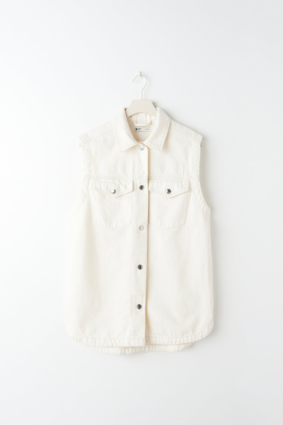 Oversize sleeveless shirt