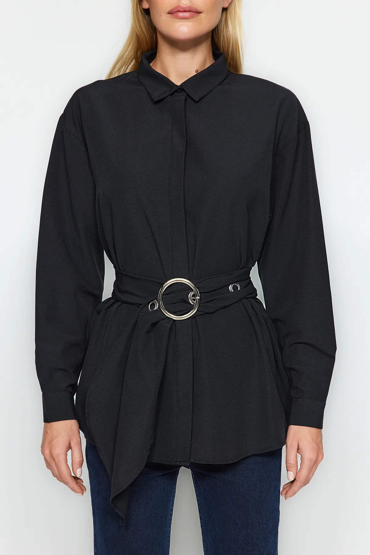 Trendyol Collection  Schwarzes, gewebtes Baumwollhemd mit Gürtelschnalle TWOAW20GO0099