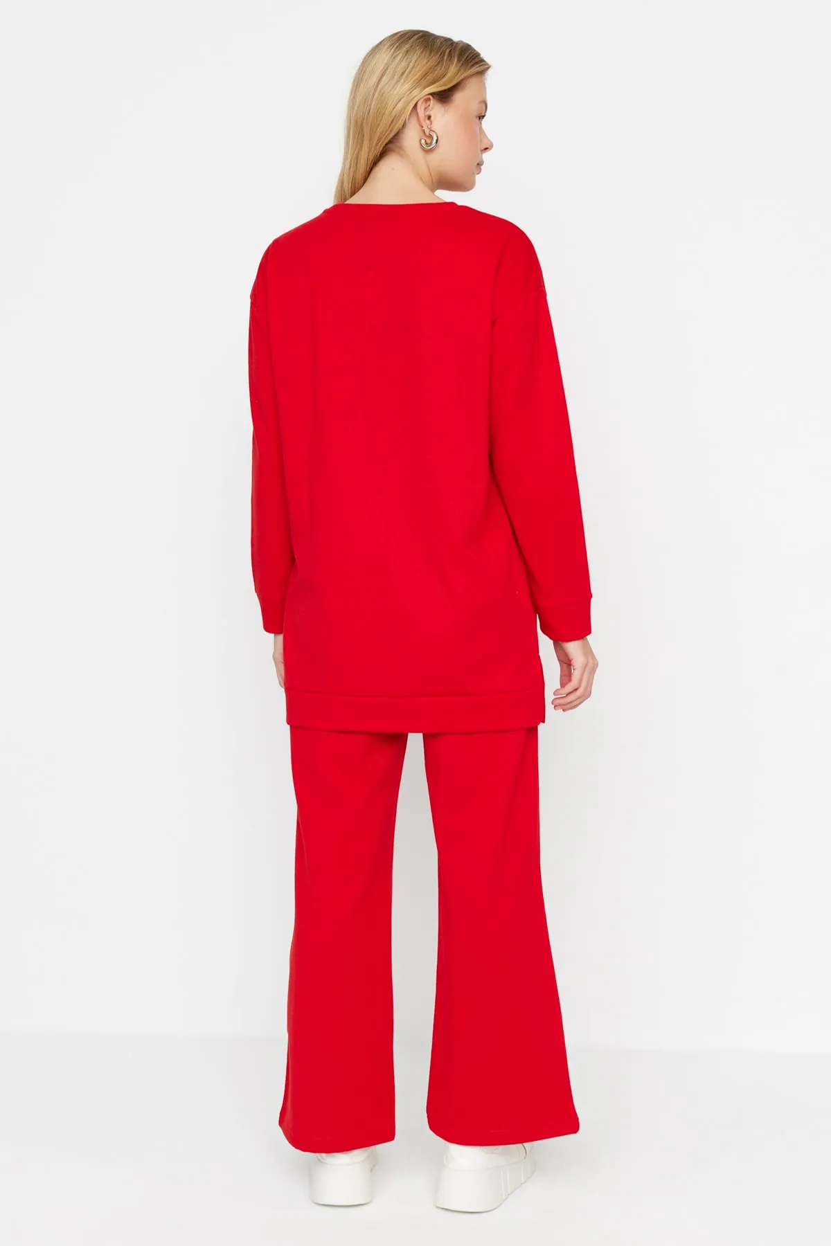 Trendyol Modest  Roter, weicher gestrickter Trainingsanzug mit Slogan-Aufdruck TCTAW23EN00061