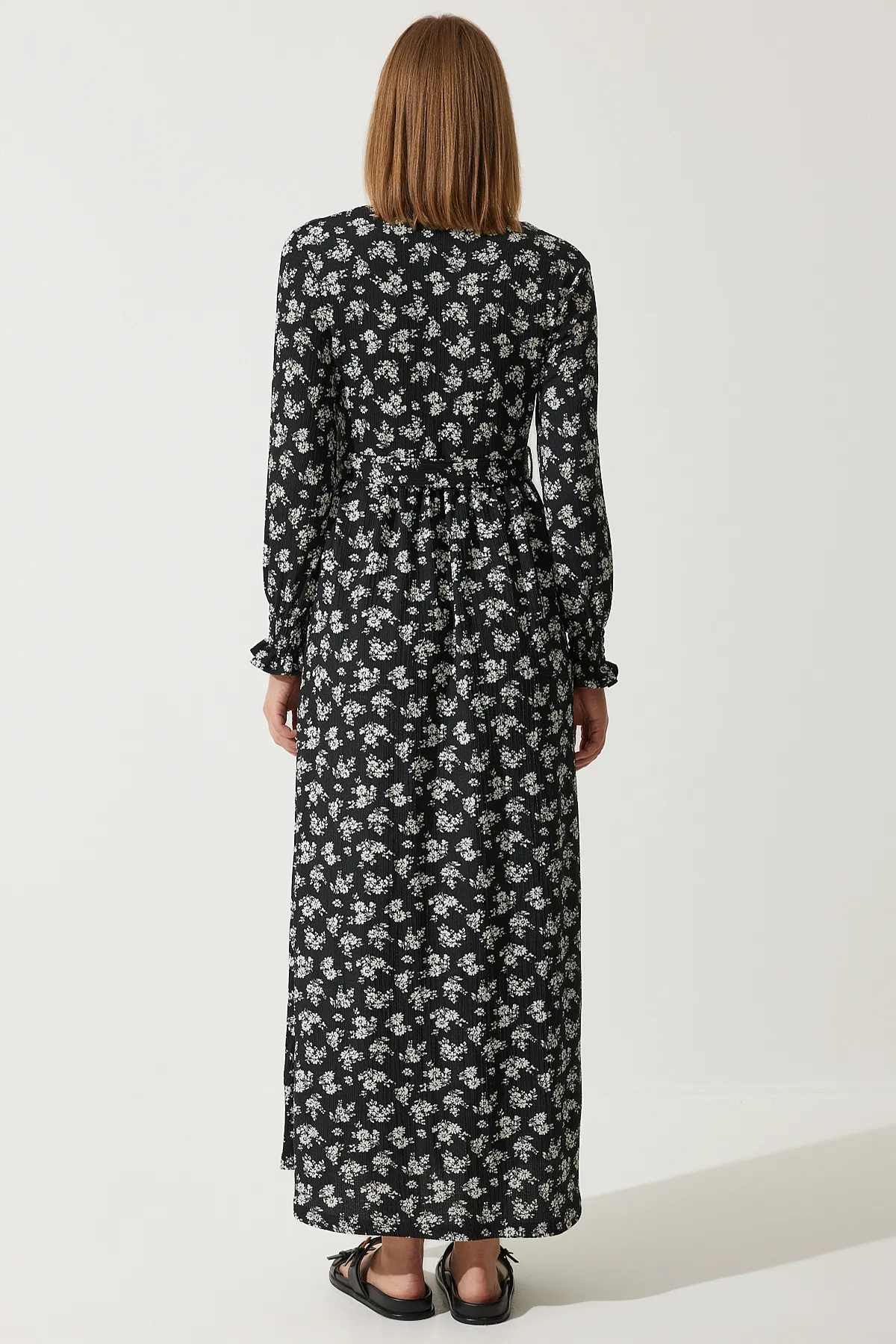 Happiness İstanbul  Schwarzes, langes Strickkleid mit Blumenmuster für Damen DD01322