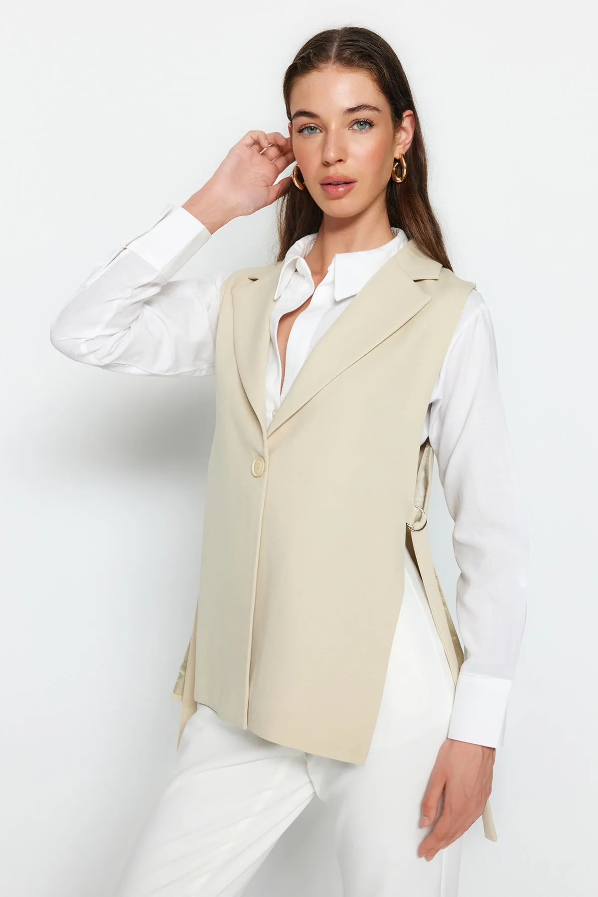 Trendyol Collection  Beige taillierte gewebte Weste TWOAW23YE00032