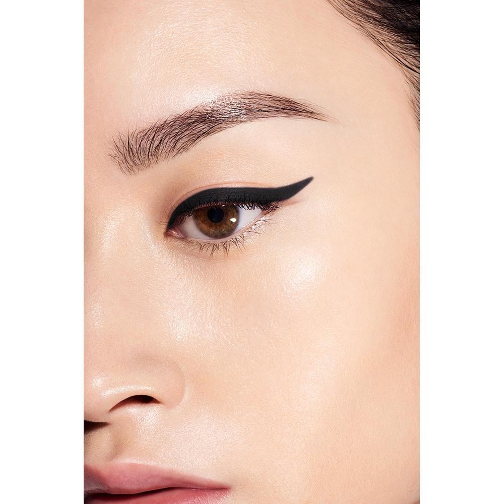 „Shiseido Kajal Ink Artist“ – ombre, akių kontūro pieštukas, antakiai